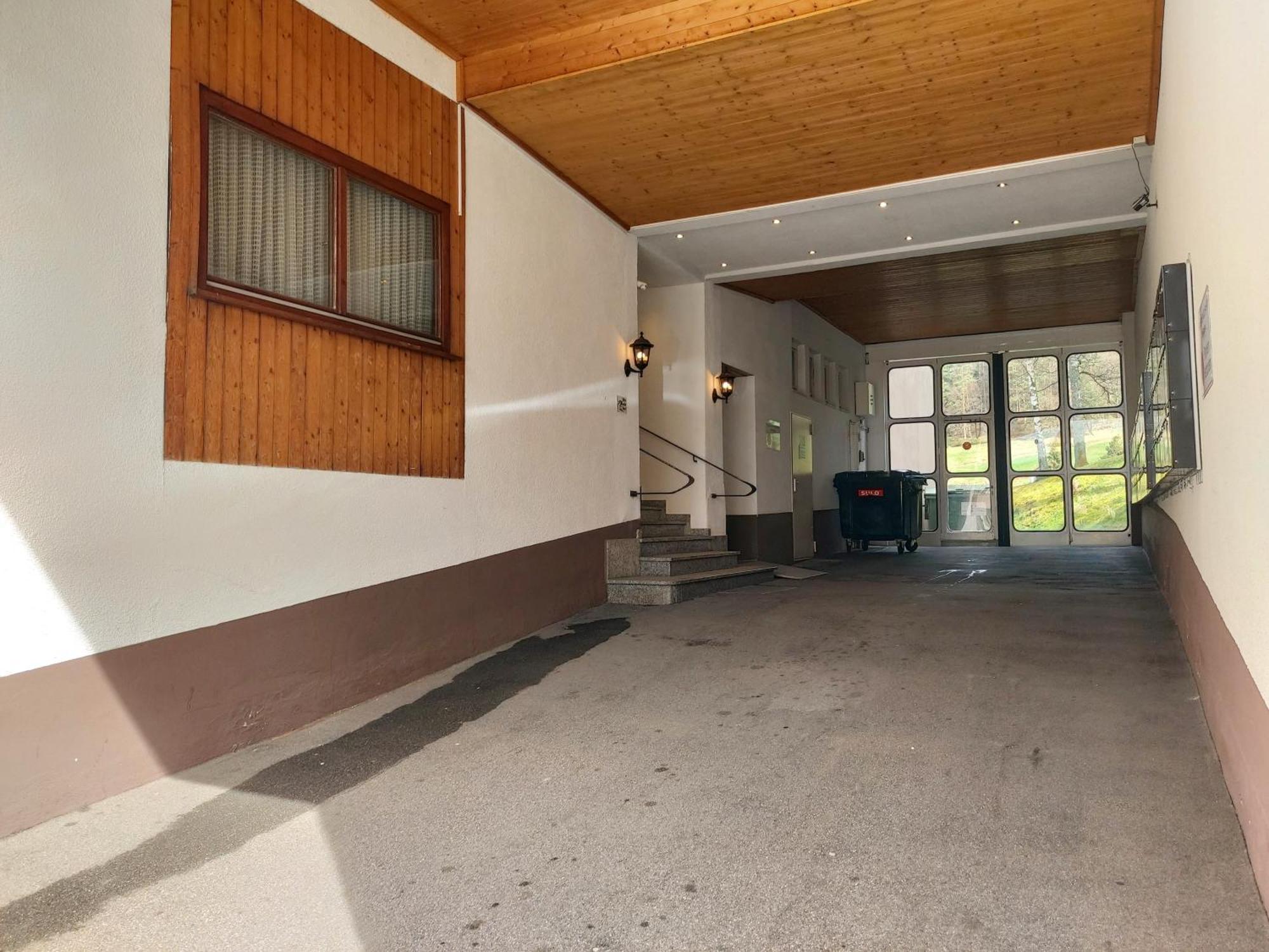 Apartment Mit Pool In *